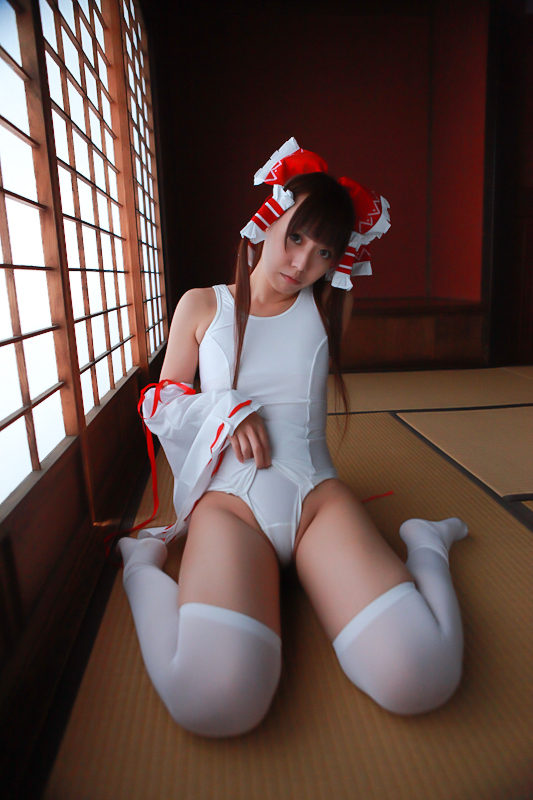 [Cosplay] Reimu Hakurei with dildo and toys - Touhou Project Cosplay 2